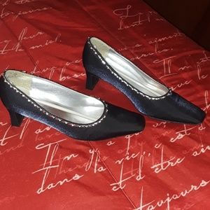 Navy Blue pump